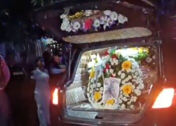 Trasladan el cuerpo del oficial de policía Luis Edgardo López, asesinado en SPS