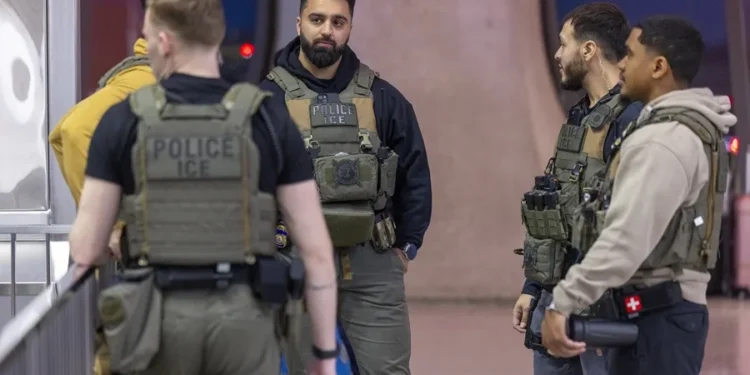 Nueva York veta la cooperación entre la Policía local y el ICE en casos migratorios civiles