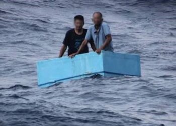 Pescadores sobreviven cinco días a la deriva usando una hielera como balsa: “Sentimos la muerte”