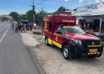 Joven de 17 años resulta gravemente herido tras colisión entre un carro y una motocicleta en Nacaome