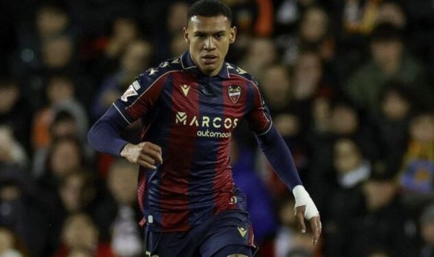 Kervin Arriaga, cada vez más cerca de salir del Levante