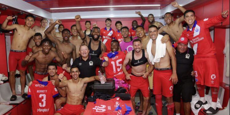 Club Olimpia asegura su lugar en los Cuartos de Final con victoria sobre Alianza FC