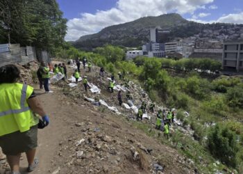 AMDC refuerza limpieza en colonia Soto para evitar que residuos lleguen al río Choluteca