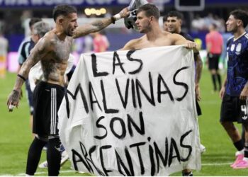 La sanción que recibió la Selección por mostrar la bandera de “Las Malvinas son Argentinas” ante Inglaterra en el Mundial