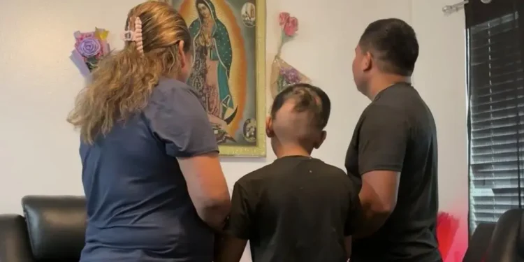 “Mami, no abras”: niña mexicana de 8 años pierde el cabello tras vivir ansiedad por operativos migratorios