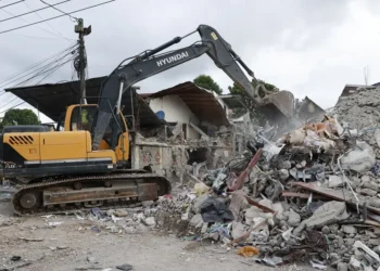 Ecuador enviará 35 rescatistas y expertos a Colombia tras el terremoto de magnitud 7.4