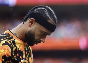 Estalló el escándalo entre Memphis Depay y Corinthians tras la finalización del contrato