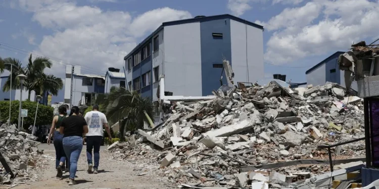 De la Espriella cifra en 181 los muertos por el terremoto, 59 menos que datos regionales