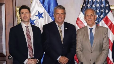 Gobierno de Honduras y Estados Unidos abordan temas de cooperación en Casa Presidencial