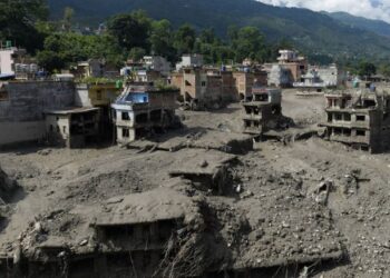 Tragedia en la frontera de Nepal con China: subió a 160 el número de muertos y hay más de 700 desaparecidos
