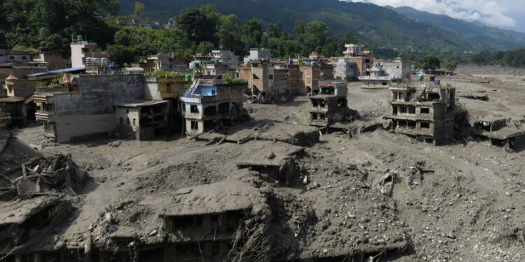 Tragedia en la frontera de Nepal con China: subió a 160 el número de muertos y hay más de 700 desaparecidos