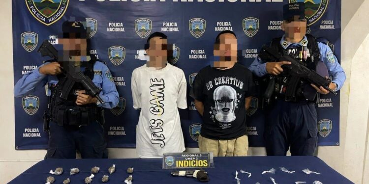 Capturan a “El Flaco” y “Chucky”, presuntos miembros de la Pandilla 18, con armas de fuego y drogas