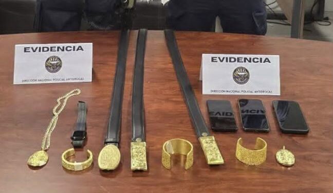 ¡Se les cayó el oro del pantalón! Incautan varias hebillas de oro valorado en L10 millones