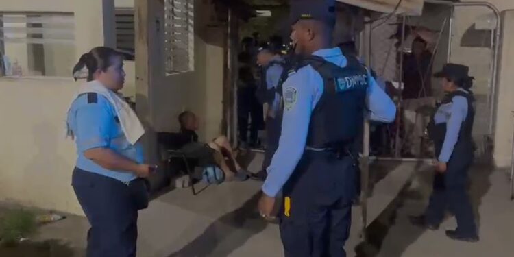¡Casi lo linchan! Detienen a hombre que supuestamente estaba manoseando a una niña