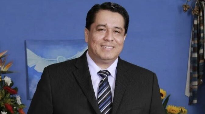 Pastor Roy Santos asegura que el gobierno de Nasry Asfura no arranca porque lo tienen “embrujado”