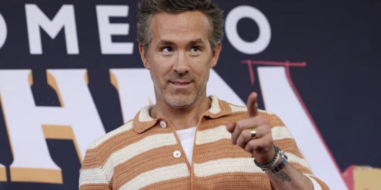 Más control ejecutivo y otra lógica deportiva, el nuevo esquema que prepara el equipo de Ryan Reynolds