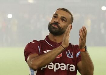 Mohamed Salah fue presentado por el Trabzonspor ante miles de aficionados: “Estoy aquí para ganar”.