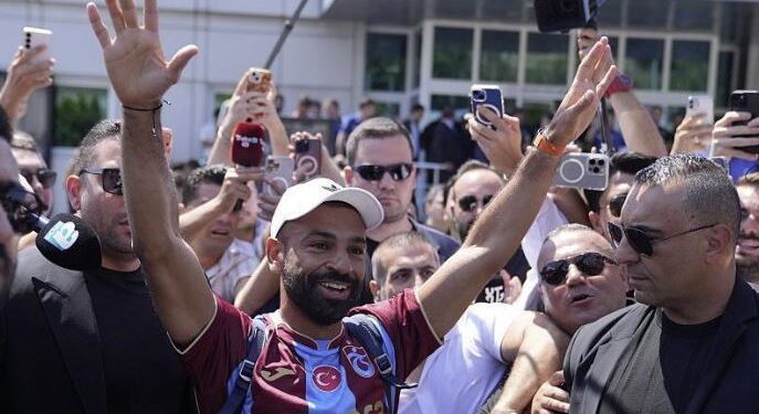 Salah recibe una bienvenida de héroe antes de su fichaje por el Trabzonspor