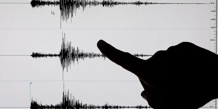 Un terremoto de magnitud 7,7 sacude la costa de Indonesia; hasta el momento autoridades no reportar pérdidas humanas