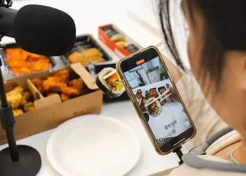 ¡Cuidado con lo que ven! Estudio advierte que TikTok podría influir en el apetito de los adolescentes