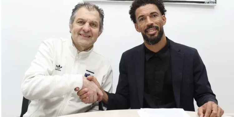 ¡Es una realidad! Vozinha firma contrato con Colo Colo