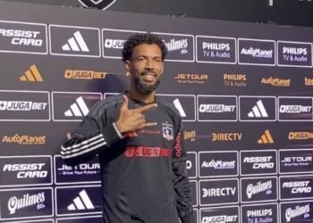 Vozinha fue presentado como nuevo refuerzo de Colo Colo: la desafiante frase tras su llegada a Chile
