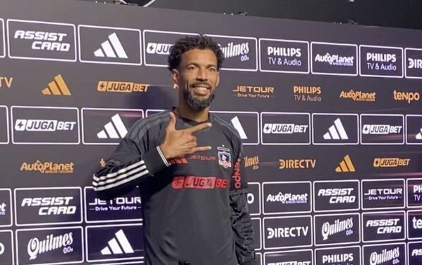 Vozinha fue presentado como nuevo refuerzo de Colo Colo: la desafiante frase tras su llegada a Chile