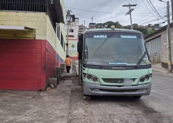 ¡Amedrentados por la extorsión! A medio vapor opera ruta de buses entre TGU y Danlí: “Nos exigen L 100 mil”
