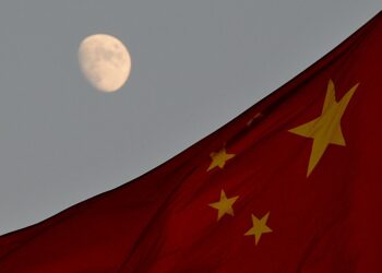 ¡China acelera la conquista de la Luna! Va por el Polo Sur y prepara el camino para llevar astronautas