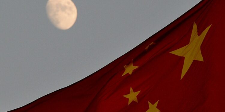¡China acelera la conquista de la Luna! Va por el Polo Sur y prepara el camino para llevar astronautas