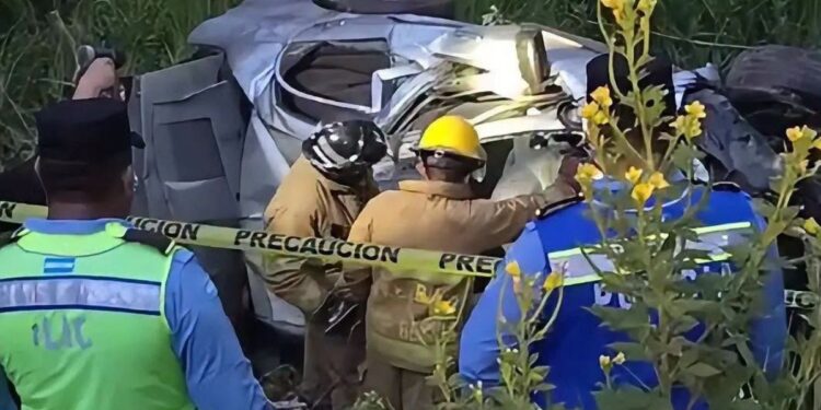 ¡Desgracia vial! Tres miembros de una familia perecen tras aparatoso volcamiento en Ceguaca, Santa Bárbara