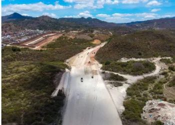 ¡Gobierno va por las tierras! Anuncia expropiaciones para ampliar la carretera al sur