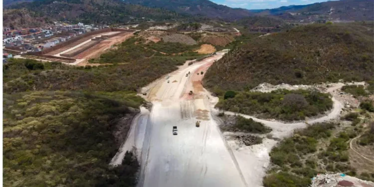 ¡Gobierno va por las tierras! Anuncia expropiaciones para ampliar la carretera al sur