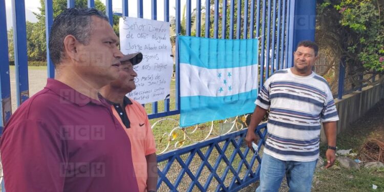 ¡Grosería! Guardias se toman la OABI en La Ceiba por falta de pago: “No tenemos comida”