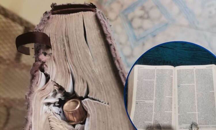 ¡La palabra de Dios permanece para siempre! Las balas acabaron con el pastor, pero no con su Biblia
