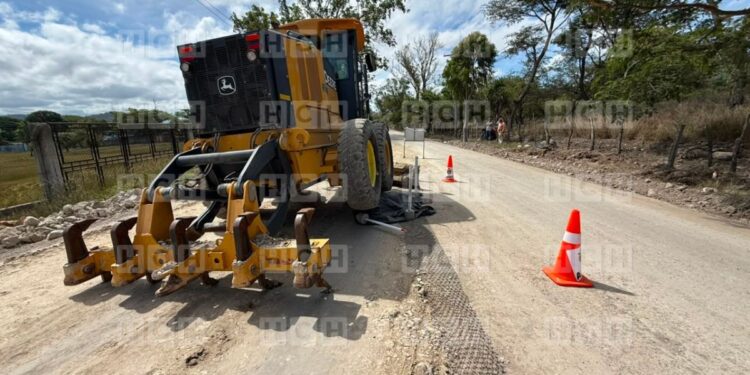 ¡Murió trabajando! Obrero de carretera perece aplastado por tractor en Mateo