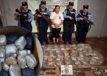 ¡No todas son “damas de bien”! Mujer cae con arsenal, cocaína y 60 libras de “moña” en Choluteca