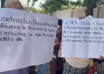 ¡Protesta! Bono de la tercera edad y discapacidad, exigen frente a casa presidencial