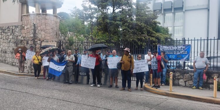 ¡Protesta en la CSJ! Exempleados de Insep exigen avances en el proceso sobre Pago del IPC