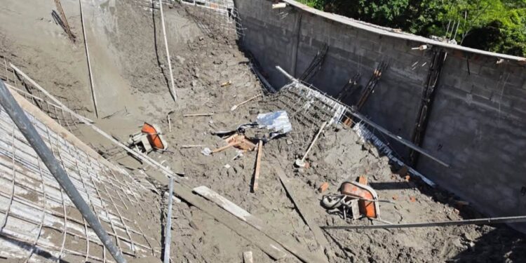 ¡Pudo ser tragedia! Se desploma terraza y rescatan con vida a hombre que quedó soterrado en Ocotepeque