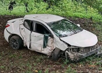¡Se salvó de los ladrones, pero no del desastre! Conductor evitó asalto, pero destartaló el carrito en SPS