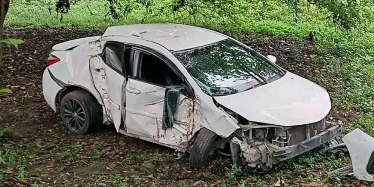 ¡Se salvó de los ladrones, pero no del desastre! Conductor evitó asalto, pero destartaló el carrito en SPS