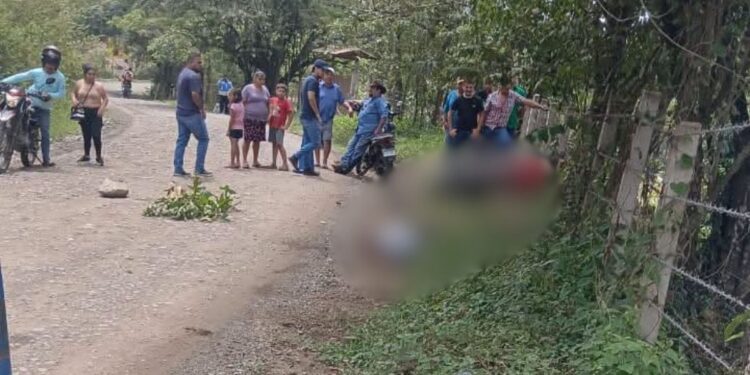 ¡Sigue corriendo la sangre! En plena marcha, acribillan a dos ocupantes de moto en Santa Bárbara