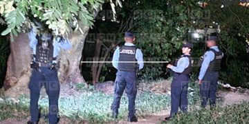 ¡Tras bajarlo de un carro! Sicarios obligan a hombre a caminar y lo ejecutan en predio baldío de La Joya | Móvil Emergencia TGU