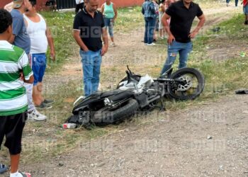 ¡Triste! Conductora de moto perece tras aparatoso accidente en Río Hondo