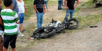 ¡Triste! Conductora de moto perece tras aparatoso accidente en Río Hondo