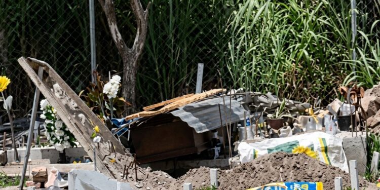 ¡Ya no se aguanta el tufo! Abandonan ataúd con todo y cuerpo en cementerio de Siguatepeque