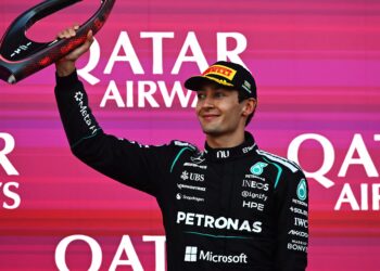 George Russell resiste el embate de Max Verstappen y conquista un electrizante GP de Azerbaiyán 2026