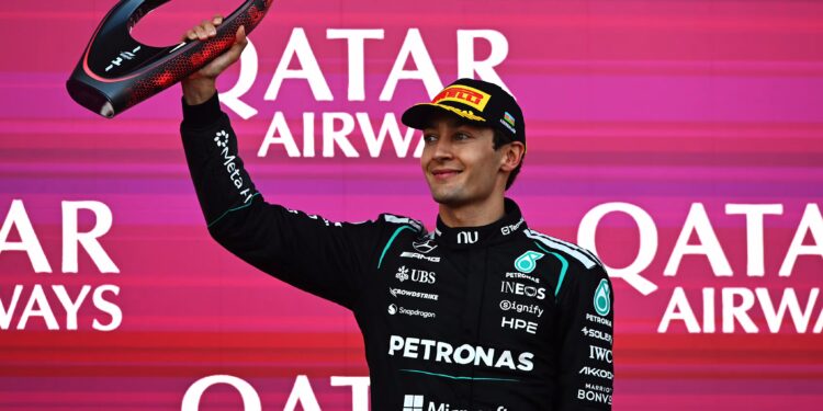 George Russell resiste el embate de Max Verstappen y conquista un electrizante GP de Azerbaiyán 2026