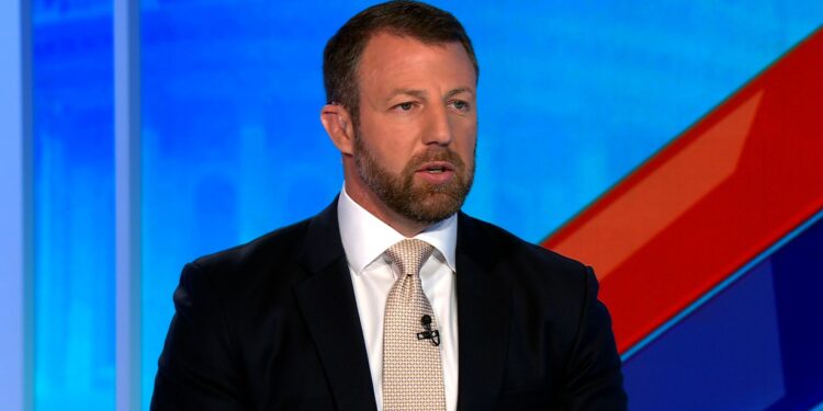 Markwayne Mullin lanza contundente advertencia contra extranjeros por voto ilegal tras imputaciones del Departamento de Justicia